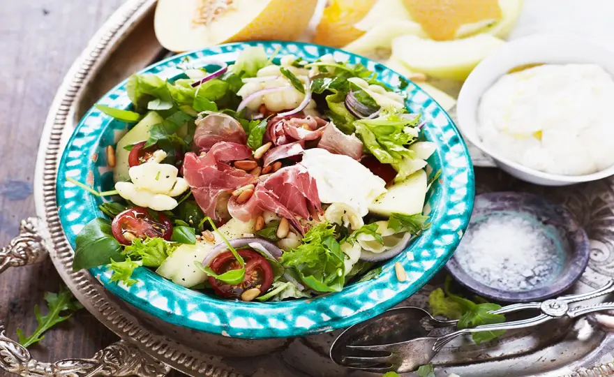 Sallad med skinka och ost som håller ihop på riktigt